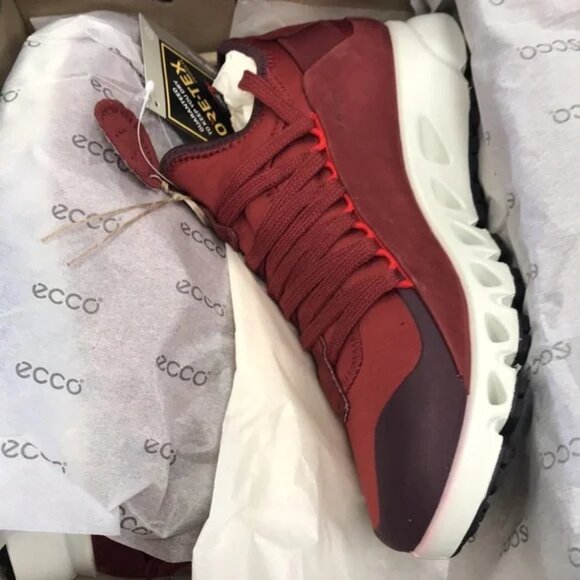 ECCO Women's Multi-Vent Luxe Gore-tex Waterproof Dyneema Leather Sneaker - Picture 5 of 6